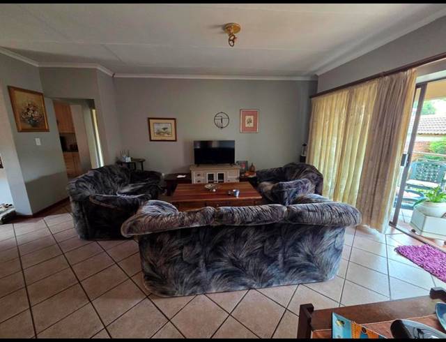 3 BEDROOM TOWNHOUSE FOR SALE IN MORELETAPARK